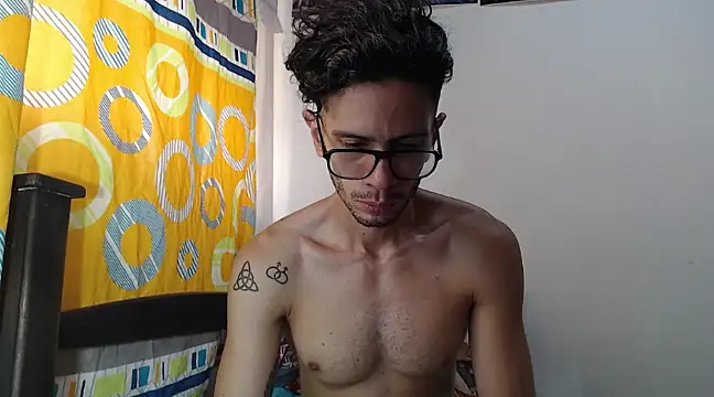 Snapshot of alisterxxx chatting on 6, 2, 2025 alisterxxx online show from 6, 2, 2025
