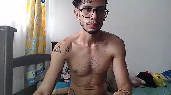 Snapshot of alisterxxx chatting on 17, 2, 2025 alisterxxx online show from 17, 2, 2025