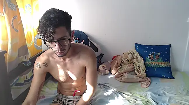 Snapshot of alisterxxx chatting on 18, 2, 2025 alisterxxx online show from 18, 2, 2025