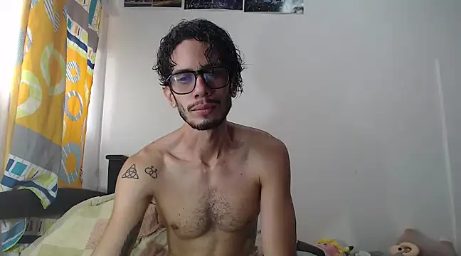 Snapshot of alisterxxx chatting on 7, 3, 2025 alisterxxx online show from 7, 3, 2025