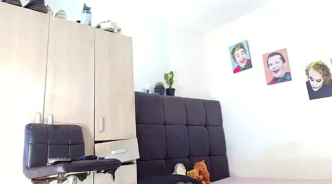 Snapshot of queenaliice chatting on 7, 3, 2025 queenaliice online show from 7, 3, 2025