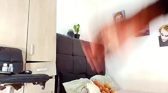 Snapshot of queenaliice chatting on 8, 3, 2025 queenaliice online show from 8, 3, 2025