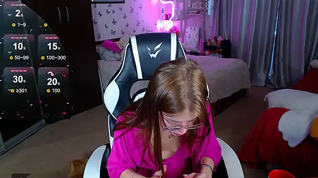 Snapshot of Kira_honeyy chatting on 5, 4, 2026 Kira honeyy online show from 5, 4, 2026