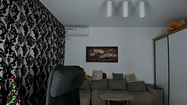 Charlotte Diamonds online show from 29, 12, 2024