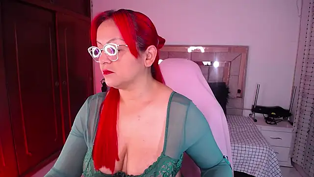 salomecastro  online show from 30, 10, 2025