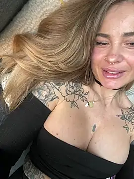 Snapshot of Etwas_neugierig chatting on 14, 2, 2025 Etwas neugierig online show from 14, 2, 2025