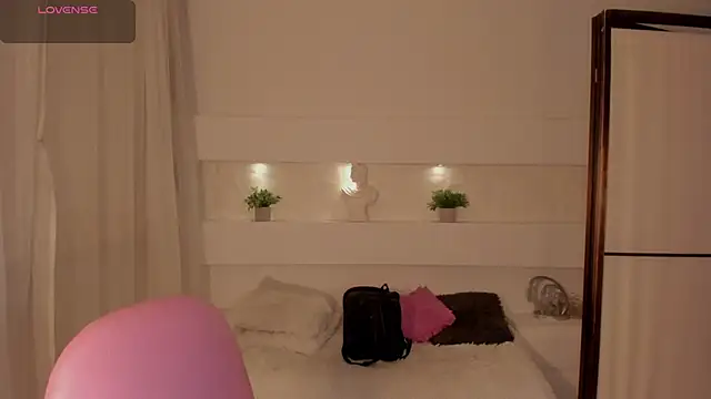 Snapshot of AshleyRoys chatting on 10, 3, 2025 AshleyRoys online show from 10, 3, 2025