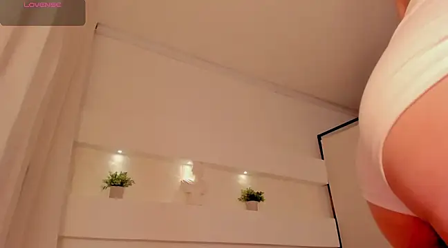 Snapshot of AshleyRoys chatting on 10, 3, 2025 AshleyRoys online show from 10, 3, 2025