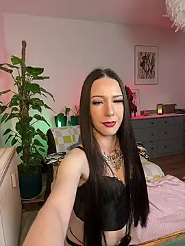 Trixie-Tainted online show from 4, 3, 2025