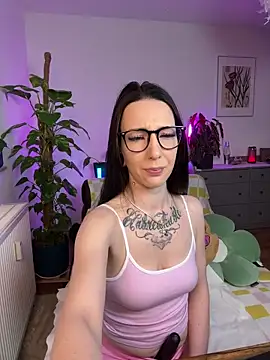 Trixie-Tainted online show from 13, 3, 2025