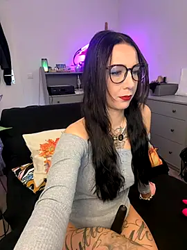 Trixie-Tainted online show from 9, 11, 2025