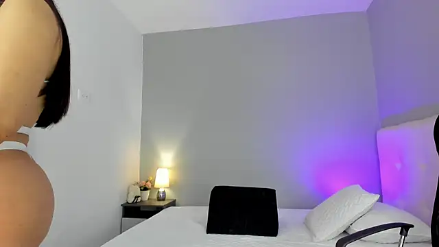 NataliaBuiles online show from 1, 2, 2025