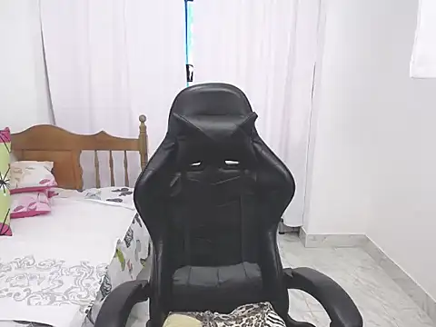 Snapshot of yeslluisa chatting on 2, 11, 2025 yeslluisa online show from 2, 11, 2025