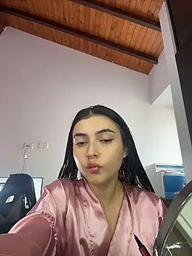 esmeralda colllins online show from 25, 3, 2026