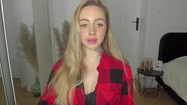 sexyCoralie online show from 13, 3, 2025