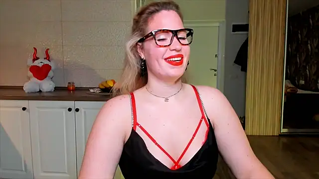 HotTiffani online show from 24, 11, 2025