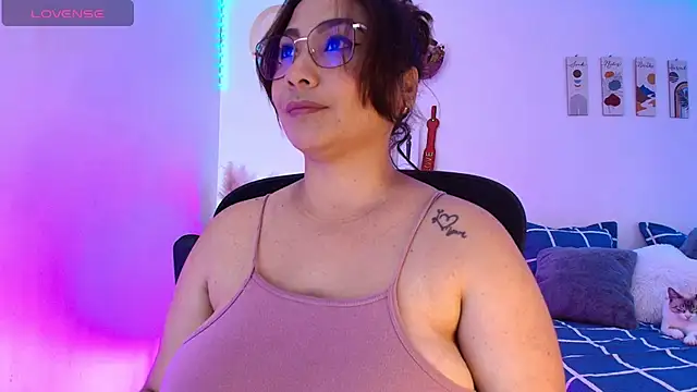 JuliRamirez online show from 7, 12, 2024