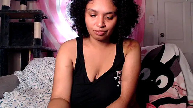 Snapshot of TasteeKitty chatting on 25, 10, 2025 TasteeKitty online show from 25, 10, 2025