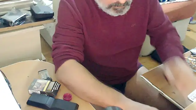 Snapshot of LiONTURK chatting on 12, 10, 2025 LiONTURK online show from 12, 10, 2025