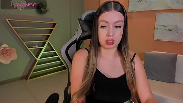EllaClark online show from 7, 2, 2025