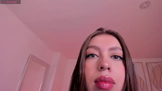 EllaClark online show from 11, 9, 2025