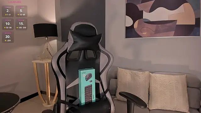 EllaClark online show from 13, 10, 2025