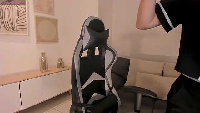 EllaClark online show from 16, 10, 2025