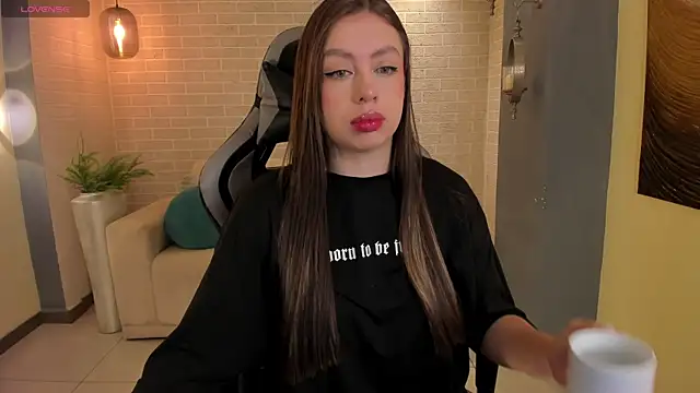 EllaClark online show from 19, 10, 2025