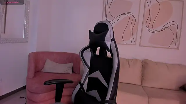 EllaClark online show from 20, 10, 2025