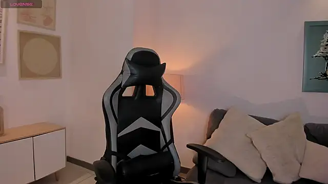 EllaClark online show from 1, 11, 2025