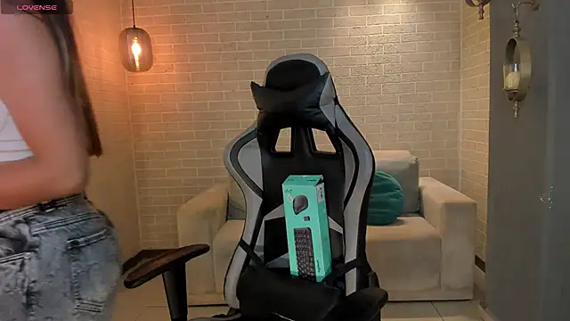 EllaClark online show from 6, 11, 2025