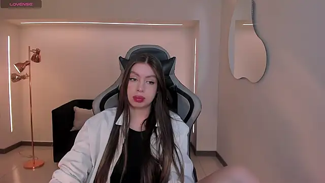 EllaClark online show from 15, 11, 2025