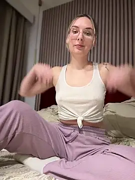 The Snowwhitee online show from 4, 1, 2025