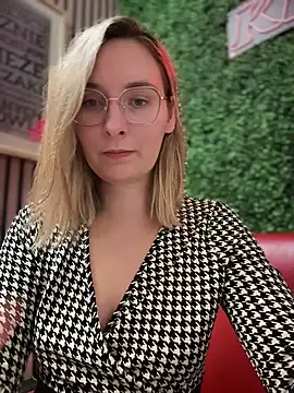 The Snowwhitee online show from 17, 3, 2025