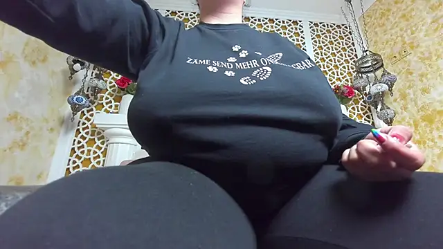 Snapshot of AleshaArabian chatting on 29, 10, 2025 AleshaArabian online show from 29, 10, 2025