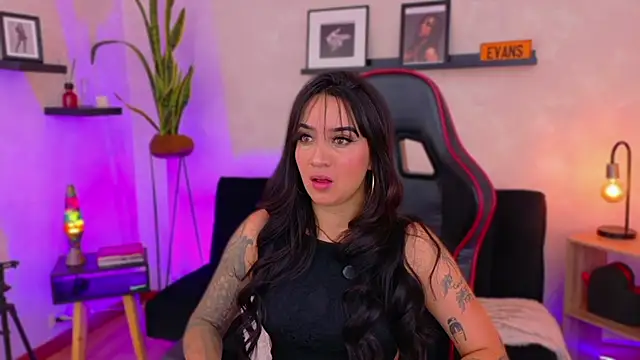 EmmyEvans1 online show from 5, 2, 2026