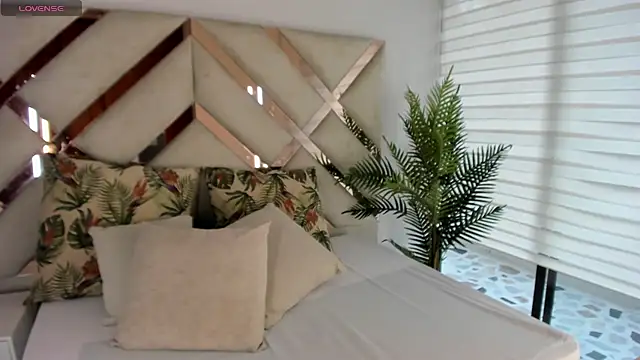 Snapshot of tati_saldarriaga chatting on 16, 10, 2025 tati saldarriaga online show from 16, 10, 2025