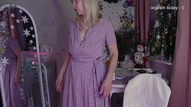 JuliaVilnet online show from 7, 1, 2025