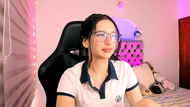 Snapshot of Luniverse chatting on 2, 12, 2025 Luniverse online show from 2, 12, 2025