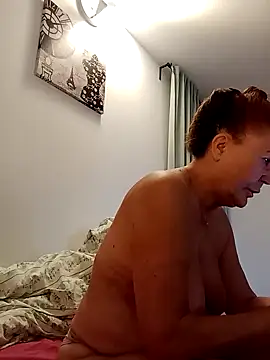 Hottie-Mom online show from 15, 10, 2025