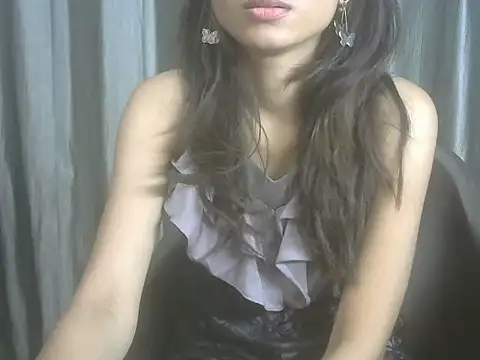 sexy lela online show from 7, 1, 2025