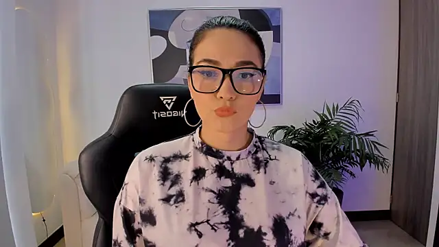 Snapshot of SaraParker_ chatting on 6, 3, 2025 SaraParker online show from 6, 3, 2025