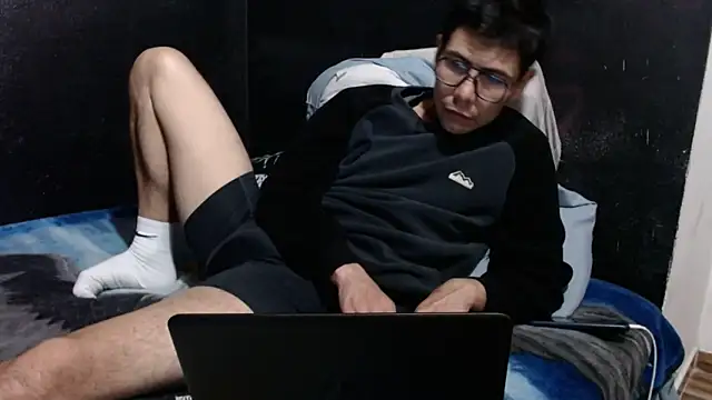 Snapshot of dannnyhot24 chatting on 1, 1, 2025 dannnyhot24 online show from 1, 1, 2025