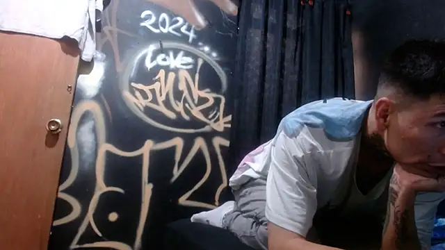 Snapshot of dannnyhot24 chatting on 12, 1, 2025 dannnyhot24 online show from 12, 1, 2025