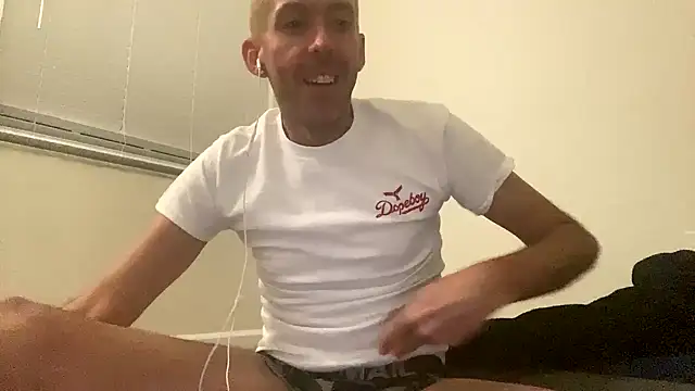 Snapshot of smokenstrokex chatting on 20, 3, 2025 smokenstrokex online show from 20, 3, 2025