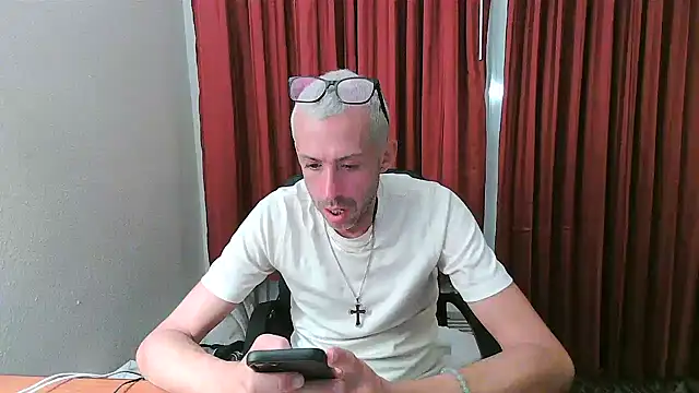 Snapshot of smokenstrokex chatting on 8, 11, 2025 smokenstrokex online show from 8, 11, 2025