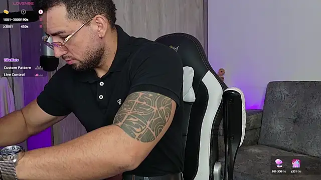 Snapshot of mr_david_cox chatting on 12, 3, 2025 mr david cox online show from 12, 3, 2025