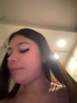 Snapshot of Alyshanon18 chatting on 27, 12, 2024 Alyshanon18 online show from 27, 12, 2024