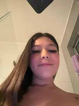 Snapshot of Alyshanon18 chatting on 6, 2, 2025 Alyshanon18 online show from 6, 2, 2025