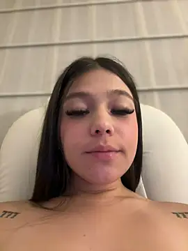 Snapshot of Alyshanon18 chatting on 22, 2, 2025 Alyshanon18 online show from 22, 2, 2025